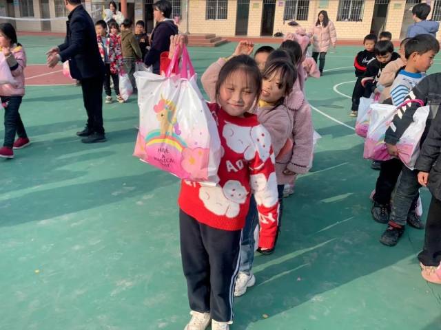 a6e2b6fff0054e74abd0f46b602d1779